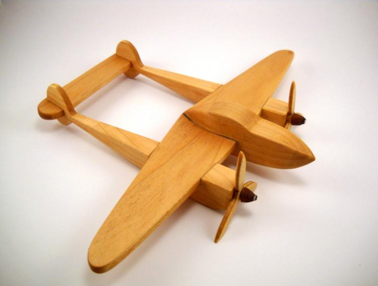 Деревянные самолетики — разнообразие моделей любимой с детства игрушки, фото № 8