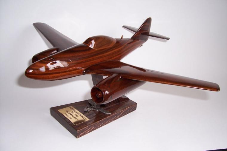 Деревянные самолетики — разнообразие моделей любимой с детства игрушки, фото № 2