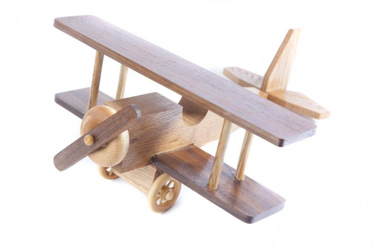 Деревянные самолетики — разнообразие моделей любимой с детства игрушки, фото № 4