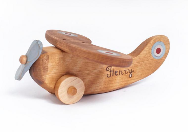 Деревянные самолетики — разнообразие моделей любимой с детства игрушки, фото № 9