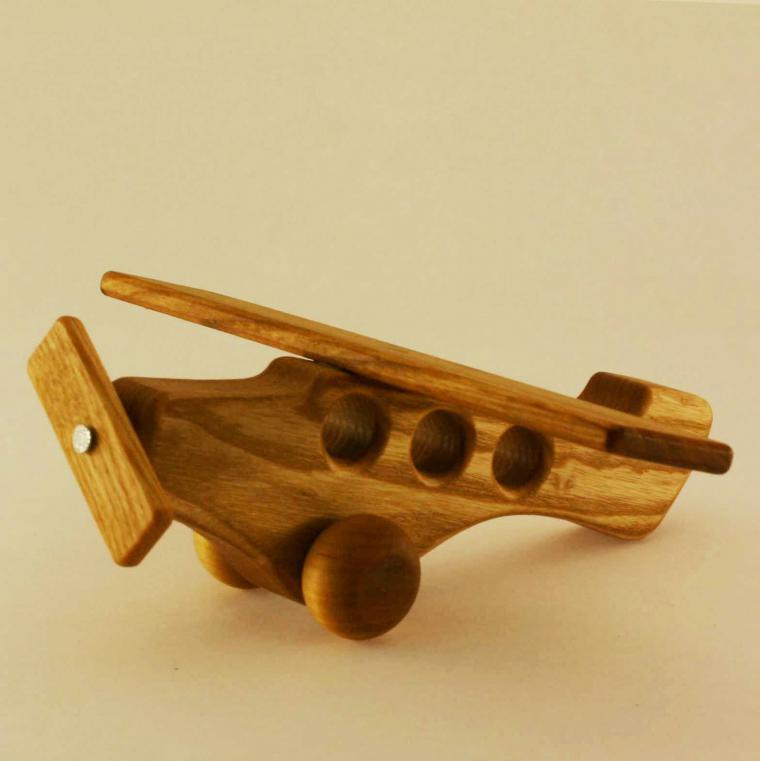 Деревянные самолетики — разнообразие моделей любимой с детства игрушки, фото № 13