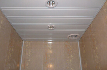 панельный потолок в ванной