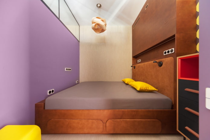 цветовое оформление узкой спальной комнаты