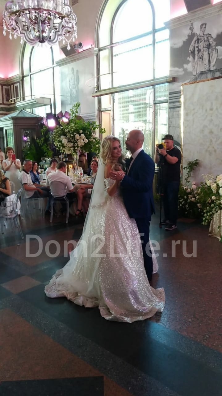 Первый свадебный танец Андрея и Кристины ​Фото: Ксения Гизатулина, Dom2Life.ru 