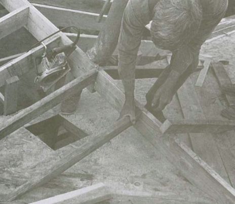 Нарожники слепой ендовы прибиваются от конька к доске-опоре 2,5х, которая крепится к основной крыше.
