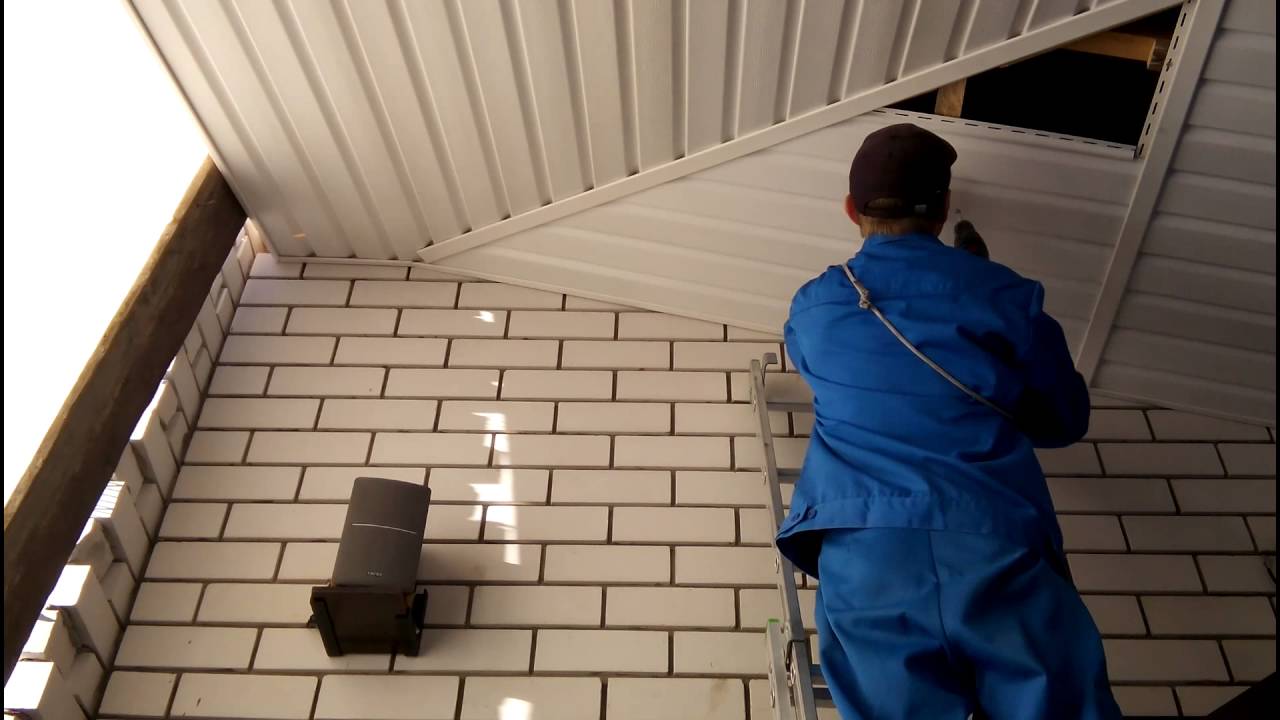 Монтаж сайдинга на потолок веранды