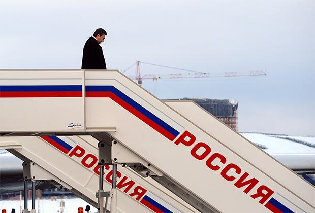 Виктор Янукович в аэропорту Внуково