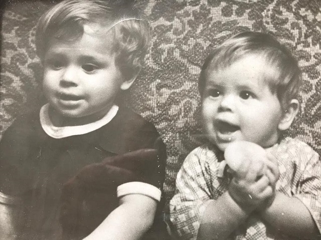 Виталий Гогунский с братом в детстве