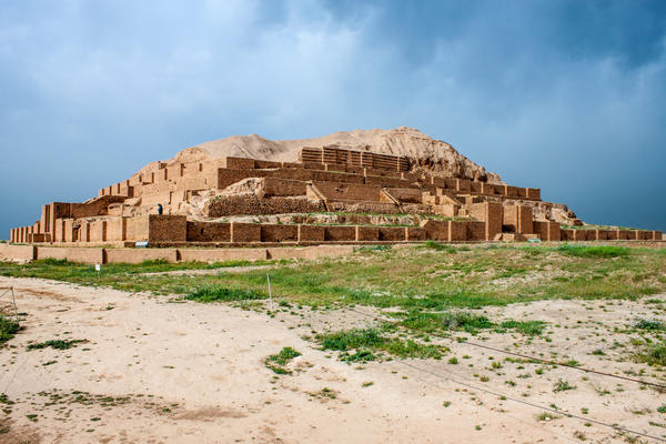 Зиккурат Чога-Занбиль на территории современного Ирана - один из немногих сохранившихся