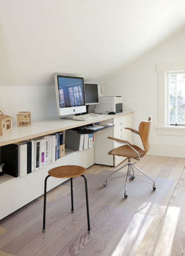 Дизайн интерьера мансарды: простой офис