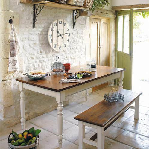 Традиционная мебель французской кухни подобна скульптуре - она словно сделана из камня