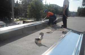 Описание процесса устройства парапета на крыше зданий