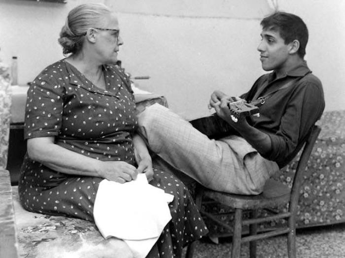 Адриано Челентано с матерью 