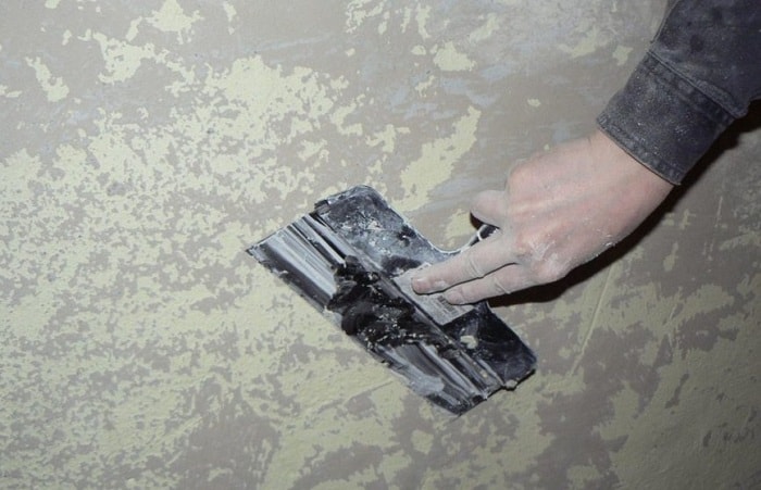Зачистка водоэмульсионной краски со стен фото