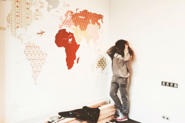 В комнате четырехлетнего сына Алены Водонаевой будет красоваться карта мира во всю стену