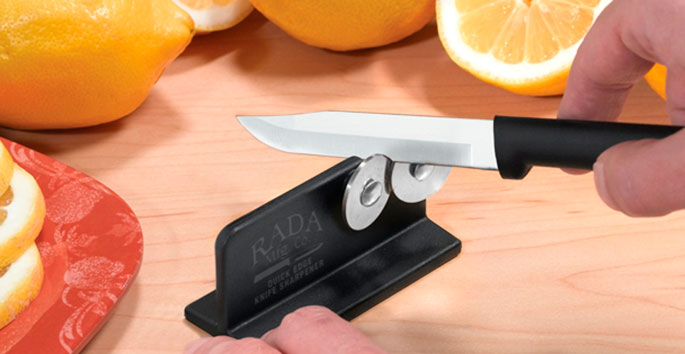 заточка ножа кухонной точилкой