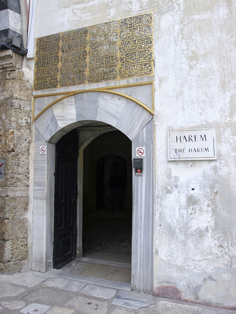 Вход в турецкий гарем Султана Сулеймана во дворце Топкапы