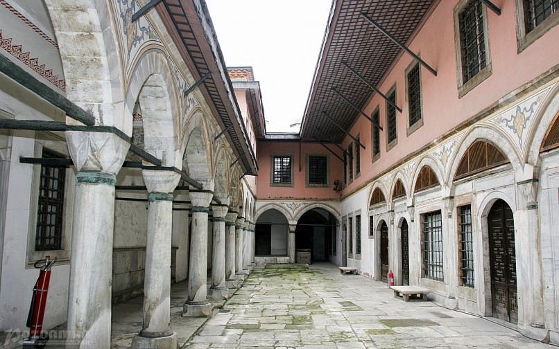 Двор рабынь в гареме султана, дворцовый комплекс Топкапы, Стамбул