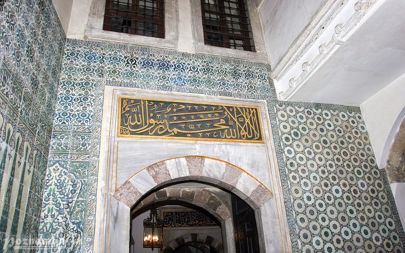 Надписи над дверями гарема Топкапы, Стамбул