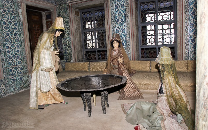 Женщины в гареме султана, дворец Топкапы в Стамбуле