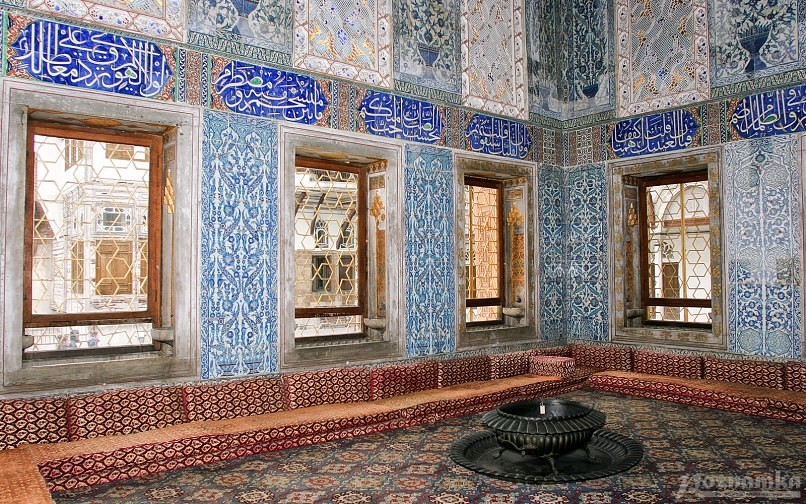 Позолоченные решетки на окнах покоев Хюррем Султан в гареме