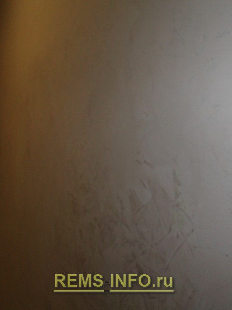 Фото стены после нанесения венецианской штукатурки 2.