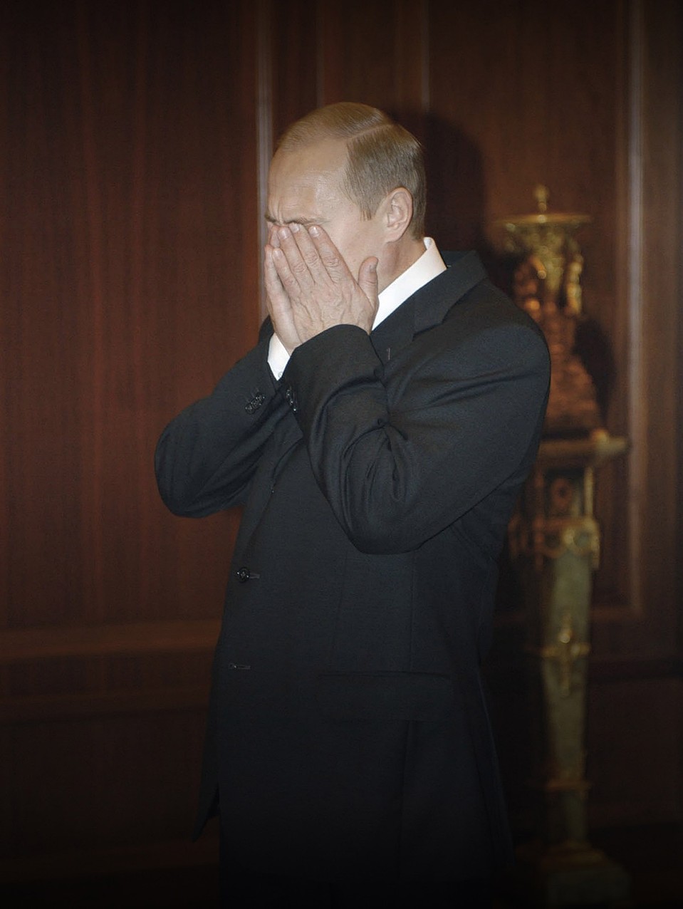 Владимир Путин во время теракта на Дубровке. 