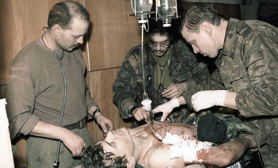 Военно-полевые госпитали в первый месяц не справлялись с наплывом раненных Фото: РИА Новости