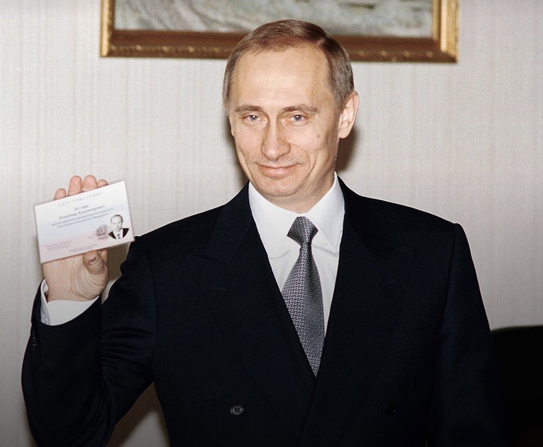 15 февраля Центризбирком зарегистрировал Владимира Путина в качестве кандидата на должность Президента России. 