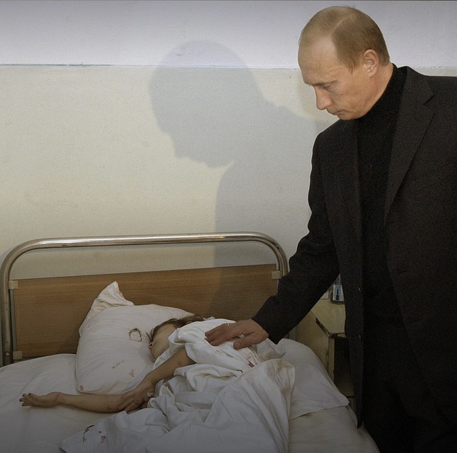 Путин приехал в в Бесланскую районную больницу. 