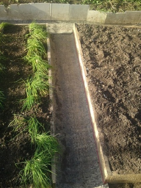 В качестве базового светонепроницаемого слоя может быть применён и рубероид