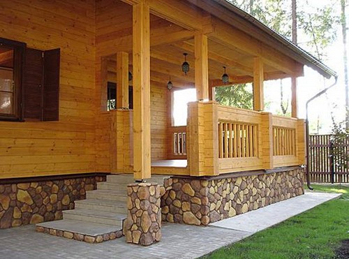 дизайн крыльца деревянного дома фото