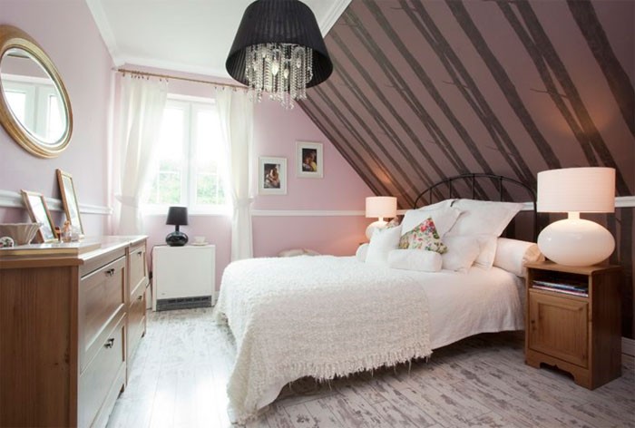Мансардная спальня с односкатной крышей фото